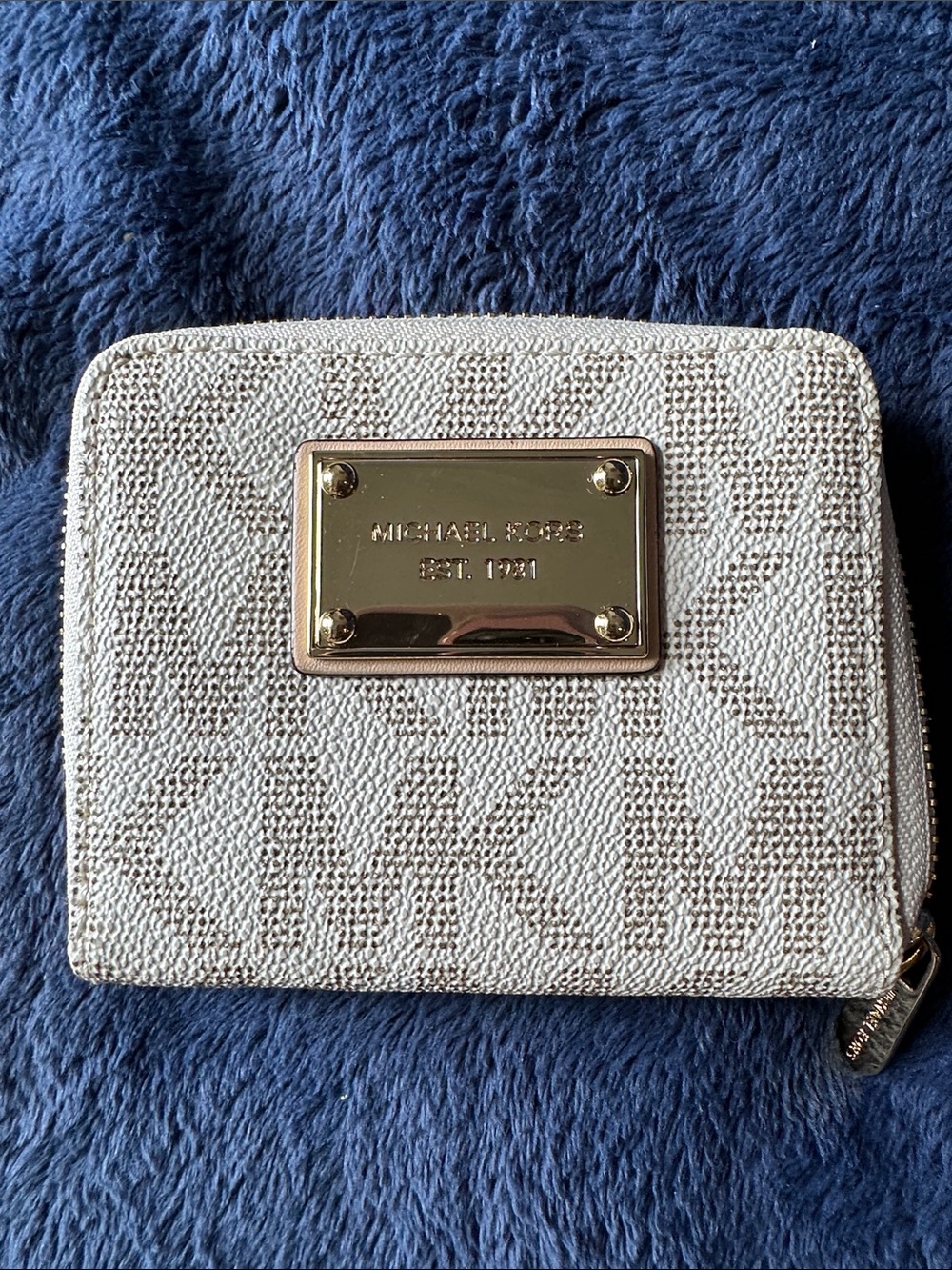 Michael Kors Cream Logo Zip Wallet with Gold Plaque NWOT New